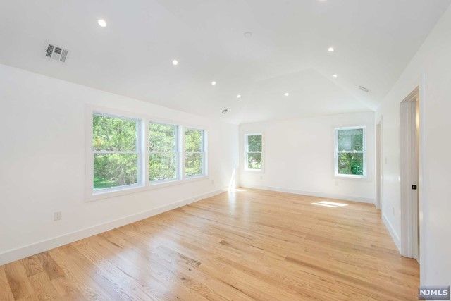 6 Lakeview Terrace, Woodcliff Lake, NJ 07677