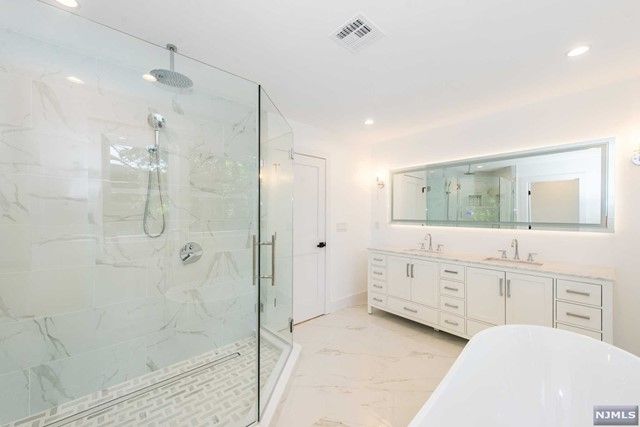 6 Lakeview Terrace, Woodcliff Lake, NJ 07677