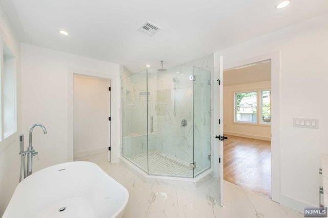 6 Lakeview Terrace, Woodcliff Lake, NJ 07677