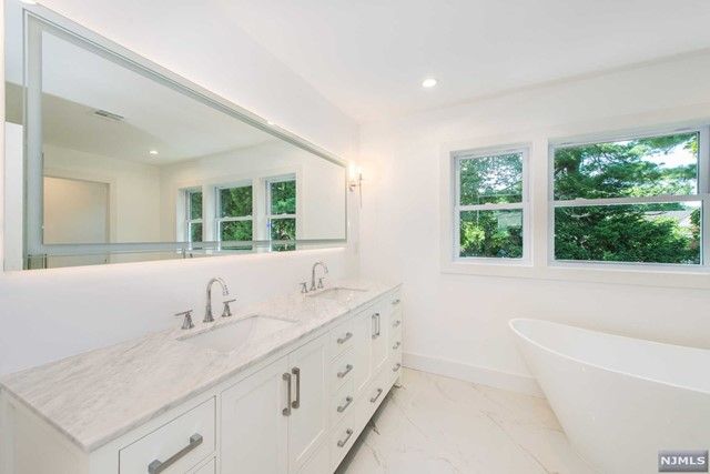6 Lakeview Terrace, Woodcliff Lake, NJ 07677