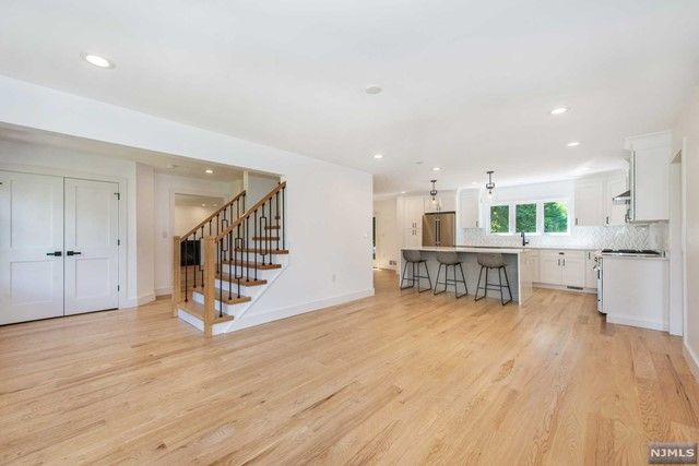6 Lakeview Terrace, Woodcliff Lake, NJ 07677