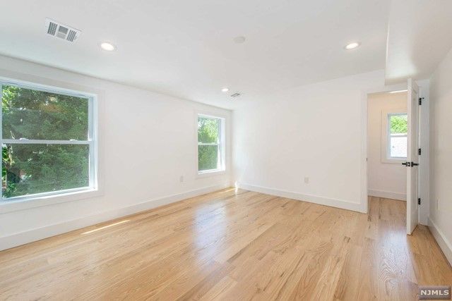 6 Lakeview Terrace, Woodcliff Lake, NJ 07677