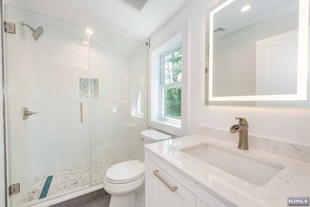 6 Lakeview Terrace, Woodcliff Lake, NJ 07677