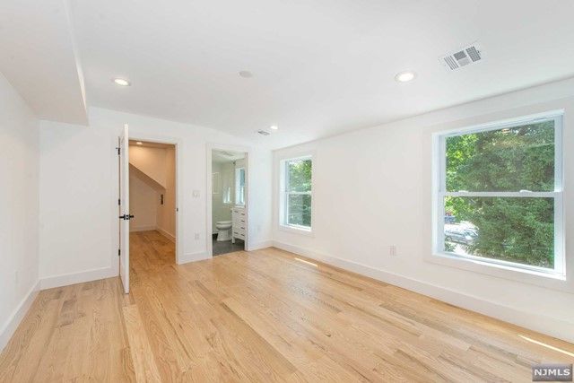 6 Lakeview Terrace, Woodcliff Lake, NJ 07677