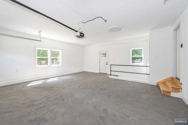 6 Lakeview Terrace, Woodcliff Lake, NJ 07677