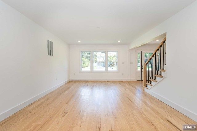 6 Lakeview Terrace, Woodcliff Lake, NJ 07677