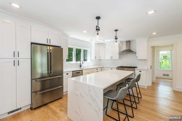 6 Lakeview Terrace, Woodcliff Lake, NJ 07677