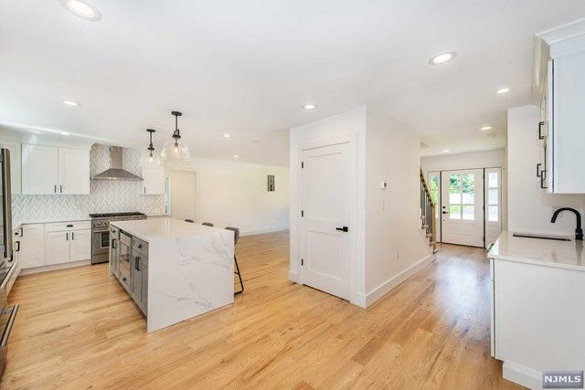 6 Lakeview Terrace, Woodcliff Lake, NJ 07677