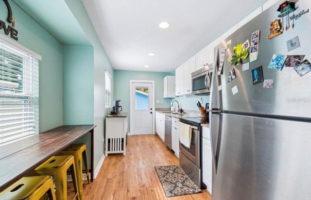 2120 43RD TERRACE N, St Petersburg, FL 33714