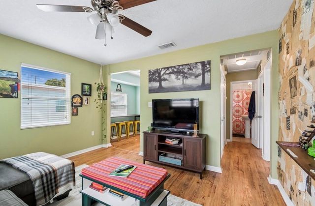 2120 43RD TERRACE N, St Petersburg, FL 33714