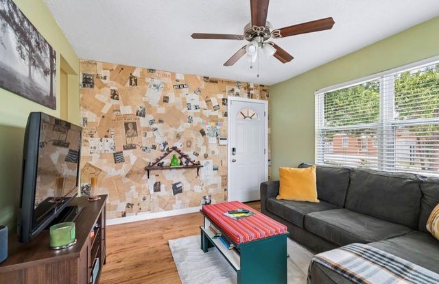 2120 43RD TERRACE N, St Petersburg, FL 33714