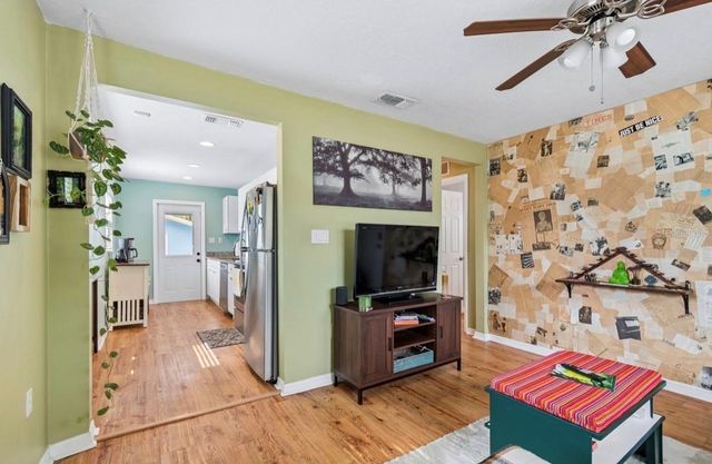 2120 43RD TERRACE N, St Petersburg, FL 33714