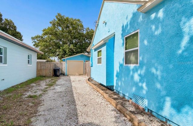 2120 43RD TERRACE N, St Petersburg, FL 33714