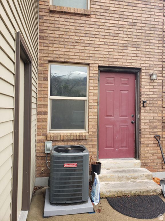 Image 2 of property listing at 150 E 735 S #23, Centerville, UT 84014