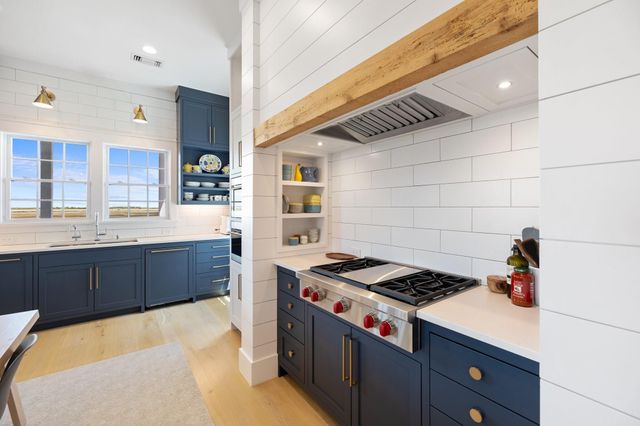 1650 Beachtown Drive, Galveston, TX 77550