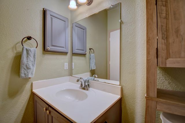 8427 Llano Vista Avenue SW, Albuquerque, NM 87121