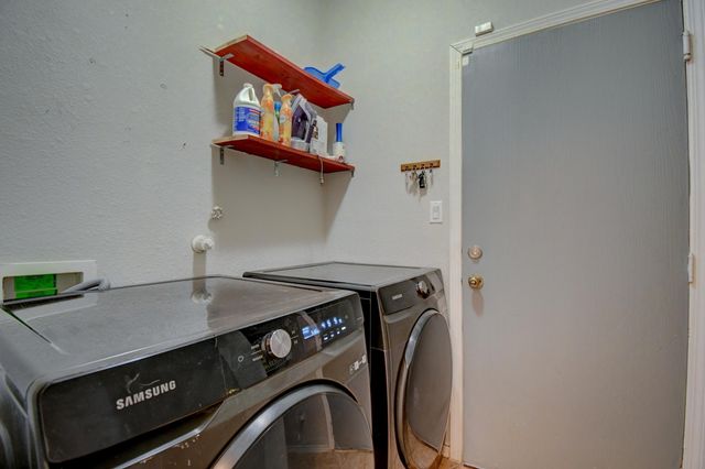 8427 Llano Vista Avenue SW, Albuquerque, NM 87121