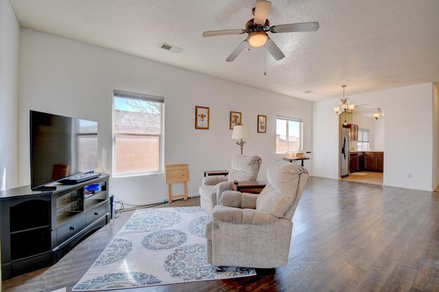 8427 Llano Vista Avenue SW, Albuquerque, NM 87121