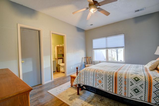 8427 Llano Vista Avenue SW, Albuquerque, NM 87121