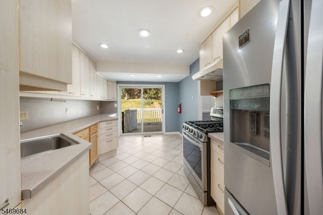 65 Shady Ln, Bridgewater Twp., NJ 08805