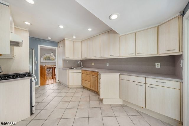 65 Shady Ln, Bridgewater Twp., NJ 08805
