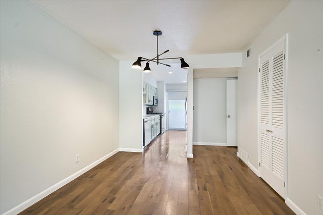2425 Ashdale DR 32, Austin, TX 78757