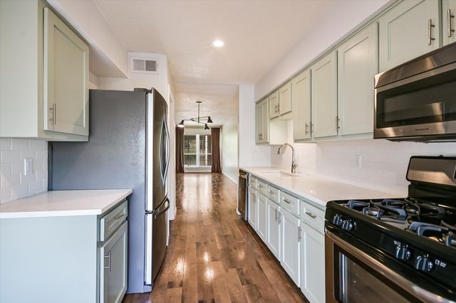 2425 Ashdale DR 32, Austin, TX 78757