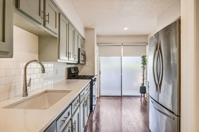 2425 Ashdale DR 32, Austin, TX 78757