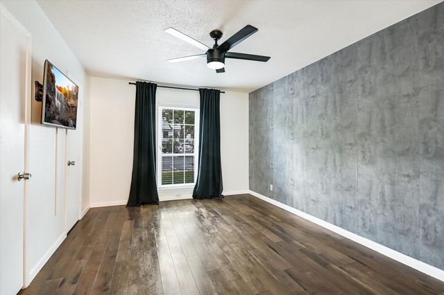2425 Ashdale DR 32, Austin, TX 78757