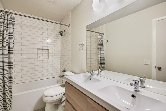 2425 Ashdale DR 32, Austin, TX 78757