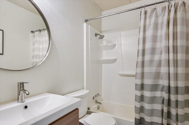 2425 Ashdale DR 32, Austin, TX 78757
