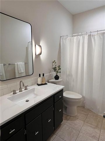 468 W 104th Street A, Kansas City, MO 64114