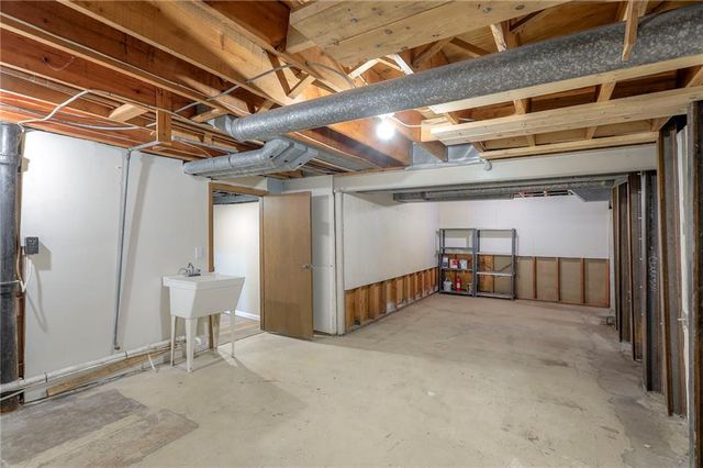 468 W 104th Street A, Kansas City, MO 64114