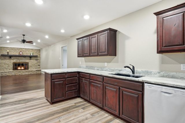 5600 Choctaw Drive, Granbury, TX 76049