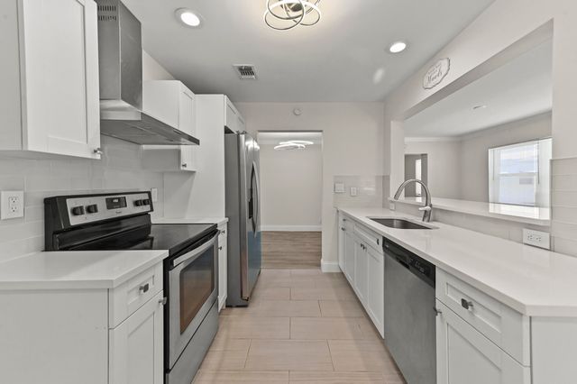 717 SW 16th Street, Boynton Beach, FL 33426
