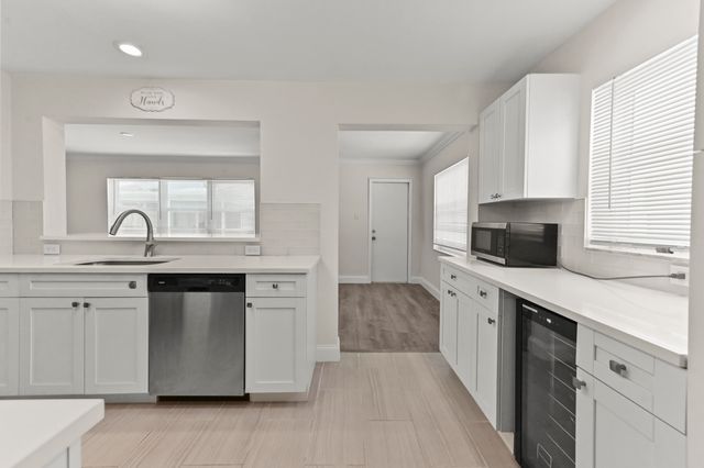 717 SW 16th Street, Boynton Beach, FL 33426