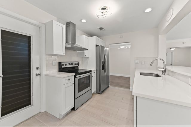 717 SW 16th Street, Boynton Beach, FL 33426