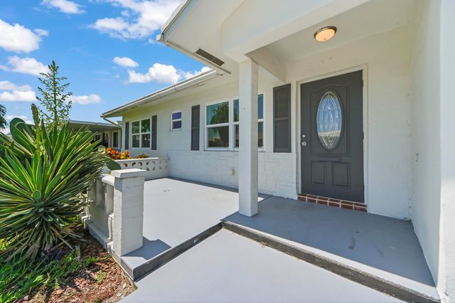 717 SW 16th Street, Boynton Beach, FL 33426