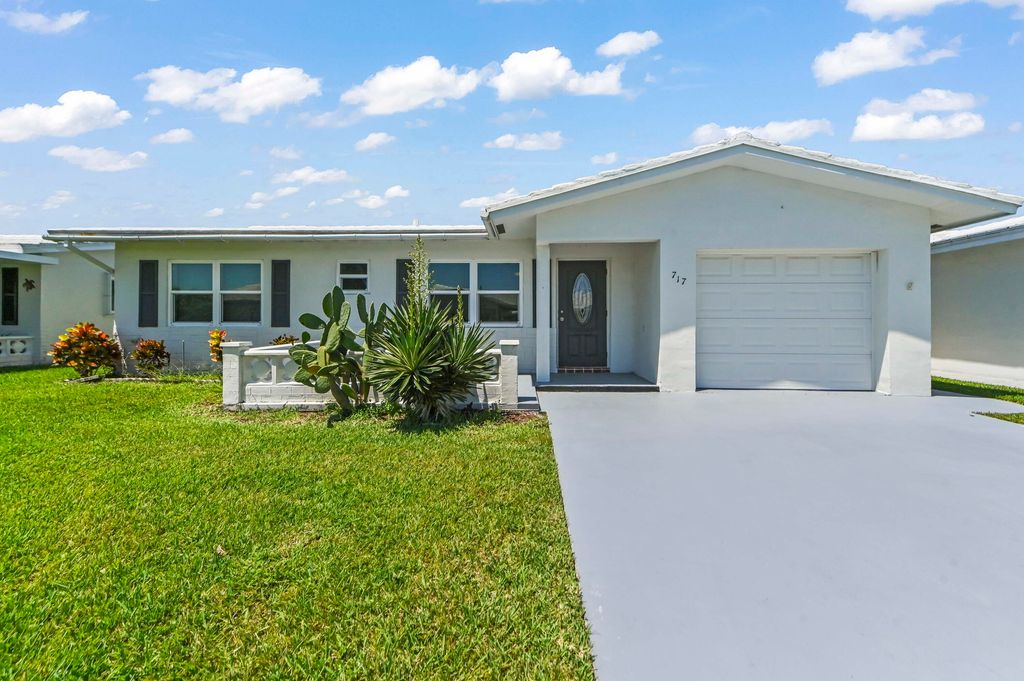 717 SW 16th Street, Boynton Beach, FL 33426