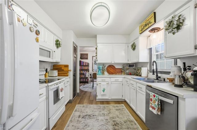 917 Roberval DR, Virginia Beach, VA 23454