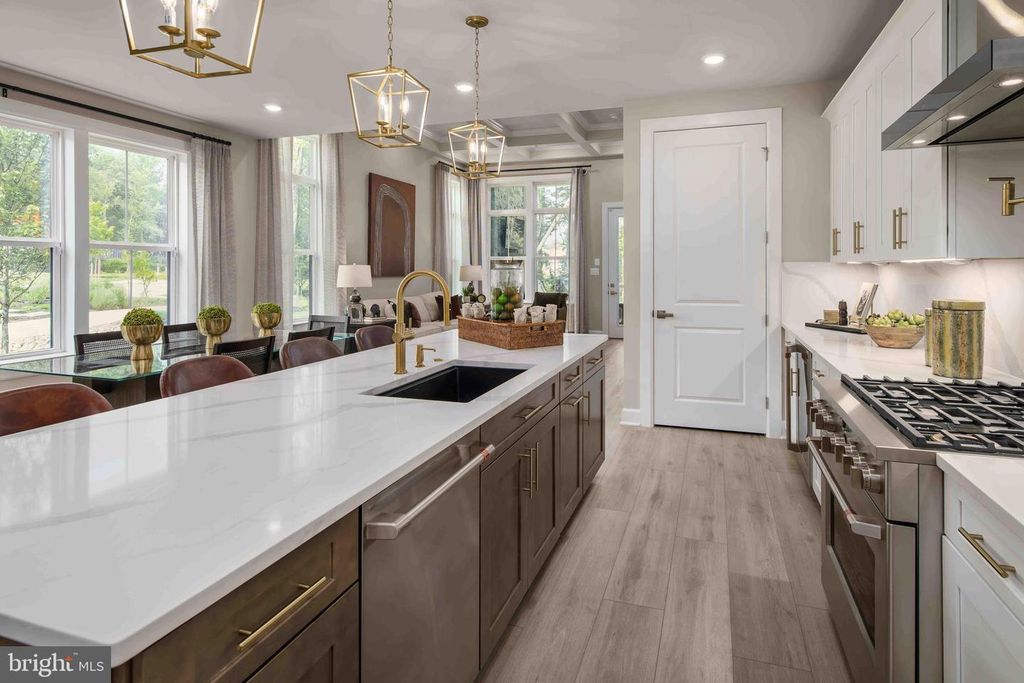 Image 4 of property listing at 9983 BAKER LN, Ellicott City, MD 21042