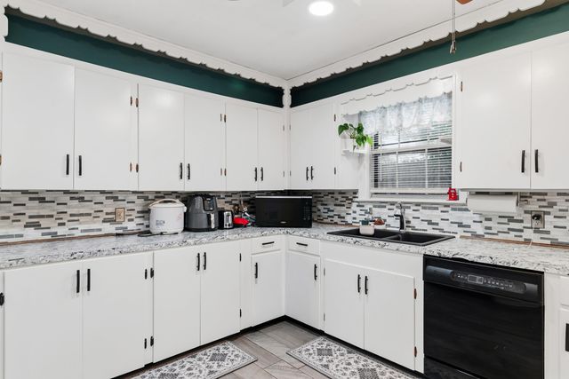 810 Caddo St, Marshall, TX 75672