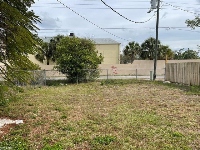 2036 41st ST SW B, Naples, FL 34116