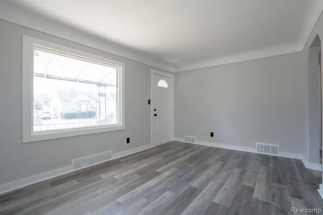 19813 Rosedale Street, Saint Clair Shores, MI 48080