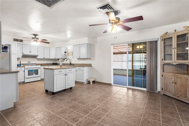 2209 Los Angeles Street, Kingman, AZ 86401