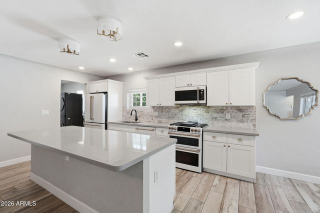 511 W ROMA Avenue, Phoenix, AZ 85013