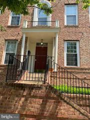 8836 ASHGROVE HOUSE LN #202, Vienna, VA 22182