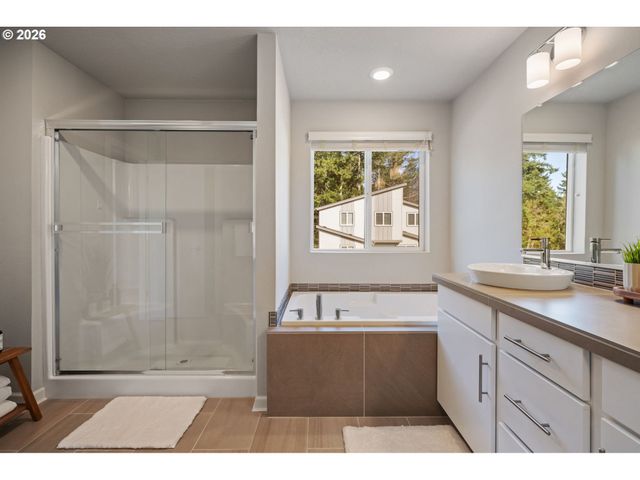 16712 Se FOX GLEN Ct, Happy Valley, OR 97015