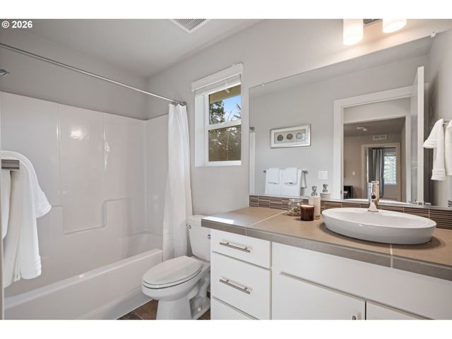 16712 Se FOX GLEN Ct, Happy Valley, OR 97015