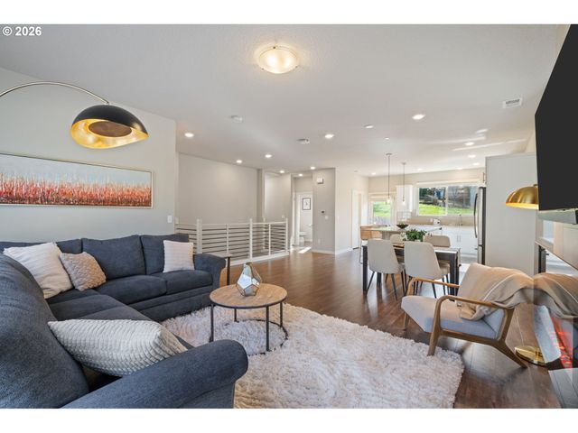 16712 Se FOX GLEN Ct, Happy Valley, OR 97015